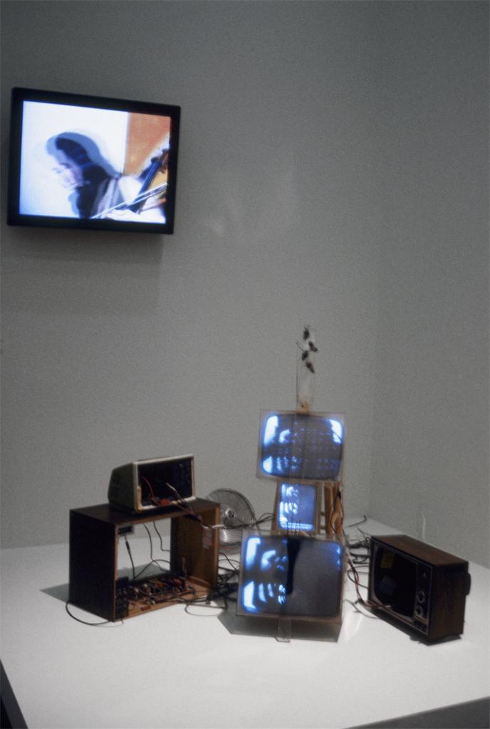 Nam June Paik, TV Cello, 1971. Film, audio, video and digital art sculpture and installations. Holly Solomon Gallery. 